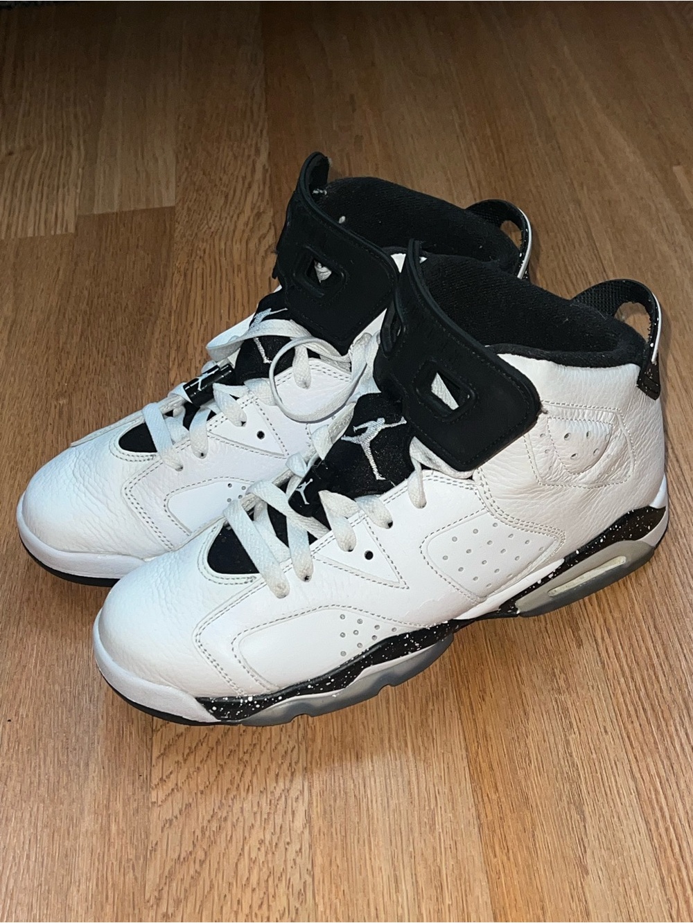 Jordan Reverse Oreo 6’s (GS) - Picture 2 of 8